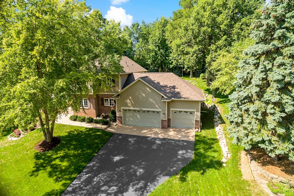 19583 Jade Lane, Lakeville, MN 55044, Presented by Elizabeth Sandwick